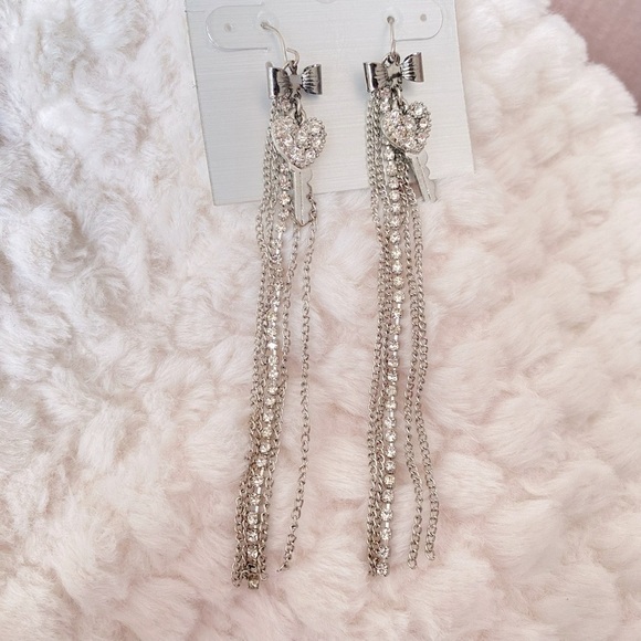 Guess Silver Tone Long Tassel Bow Drop Earrings NWT - Picture 4 of 6